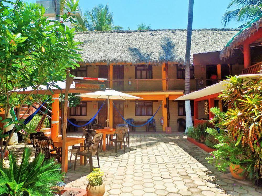 Hotelito Swiss Oasis - Playa Zicatela - Adults Only Пуерто Ескондидо Екстериор снимка